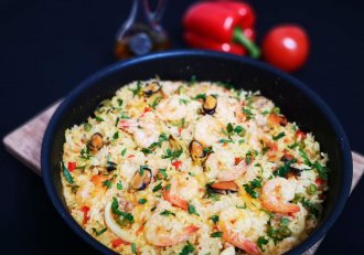 Paella cu fructe de mare