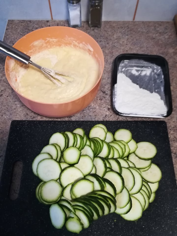 Aperitiv tarta cu zucchini
