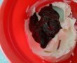 Desert tort cu crema de lapte condensat si fructe de padure-4