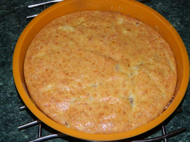 Aperitiv tarta cu branza sarata si bacon