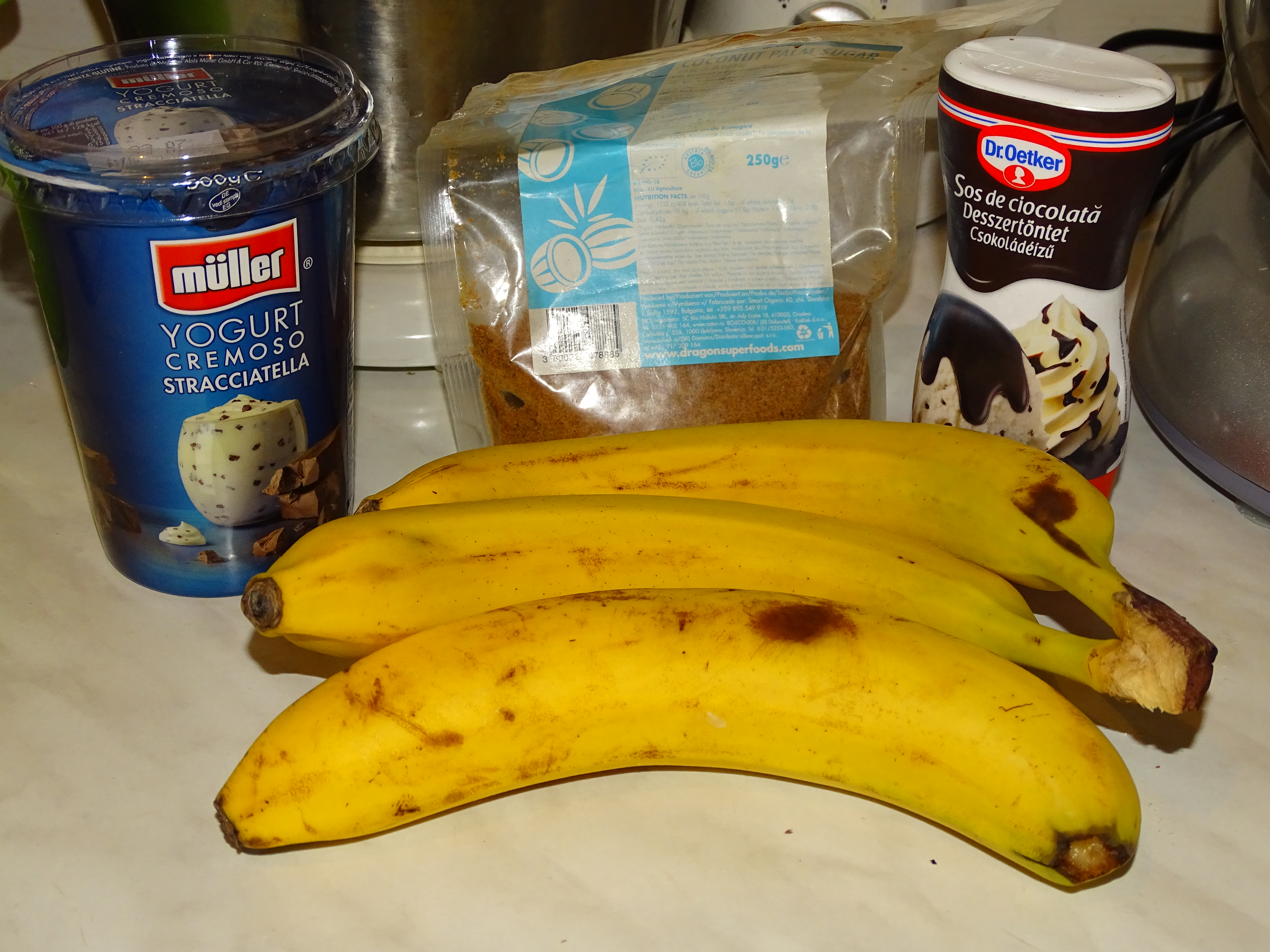 Desert inghetata (dezghetata) cu iaurt, banane si zmeura