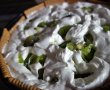 Cheesecake cu piure de kaki si bucati de kiwi, cu crusta crocanta de nuci caramelizate-9