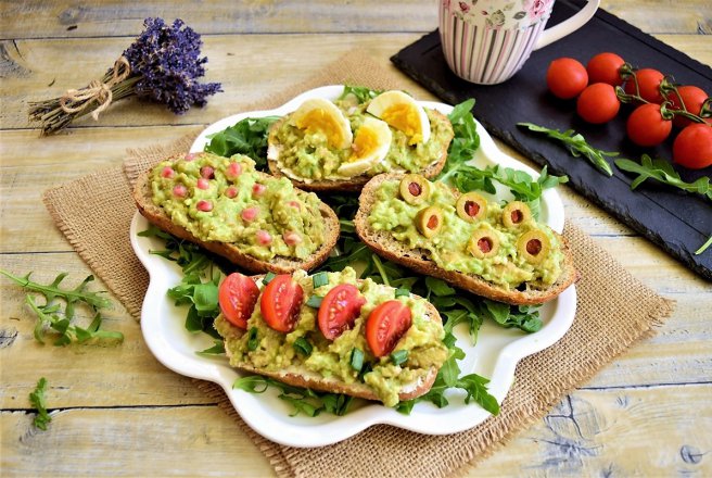 Avocado toast - 4 combinatii de mic dejun sanatos