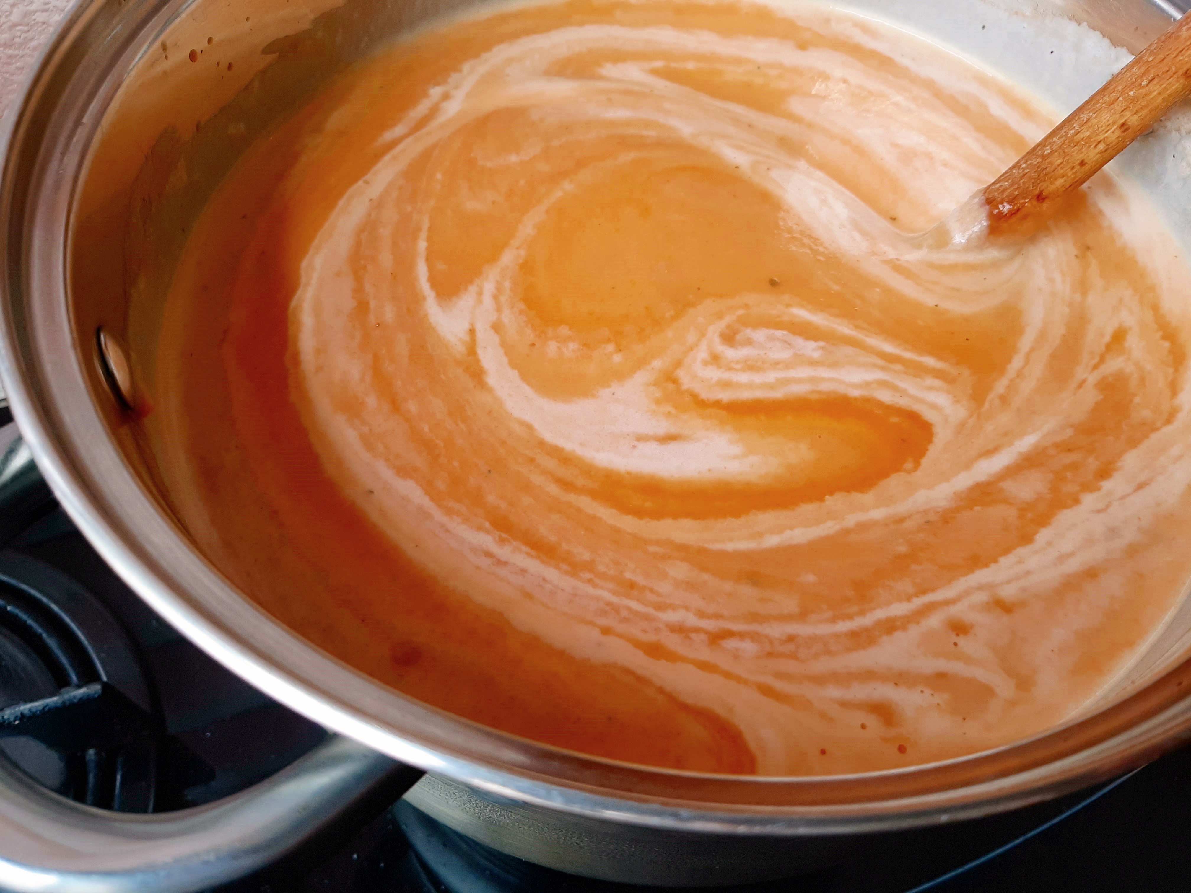 Supa crema de dovlecei cu rosii