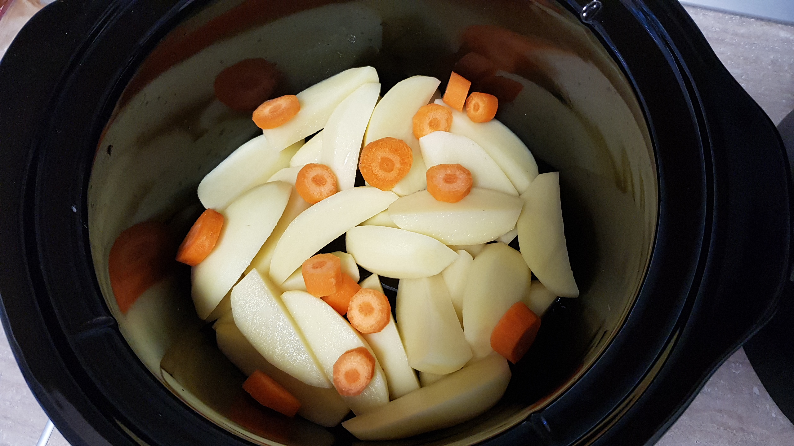 Pulpe de curcan cu legume, la slow cooker Crock-Pot