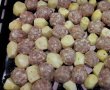 Chiftelute cu cartofi noi in sos de rosii, la cuptor-6
