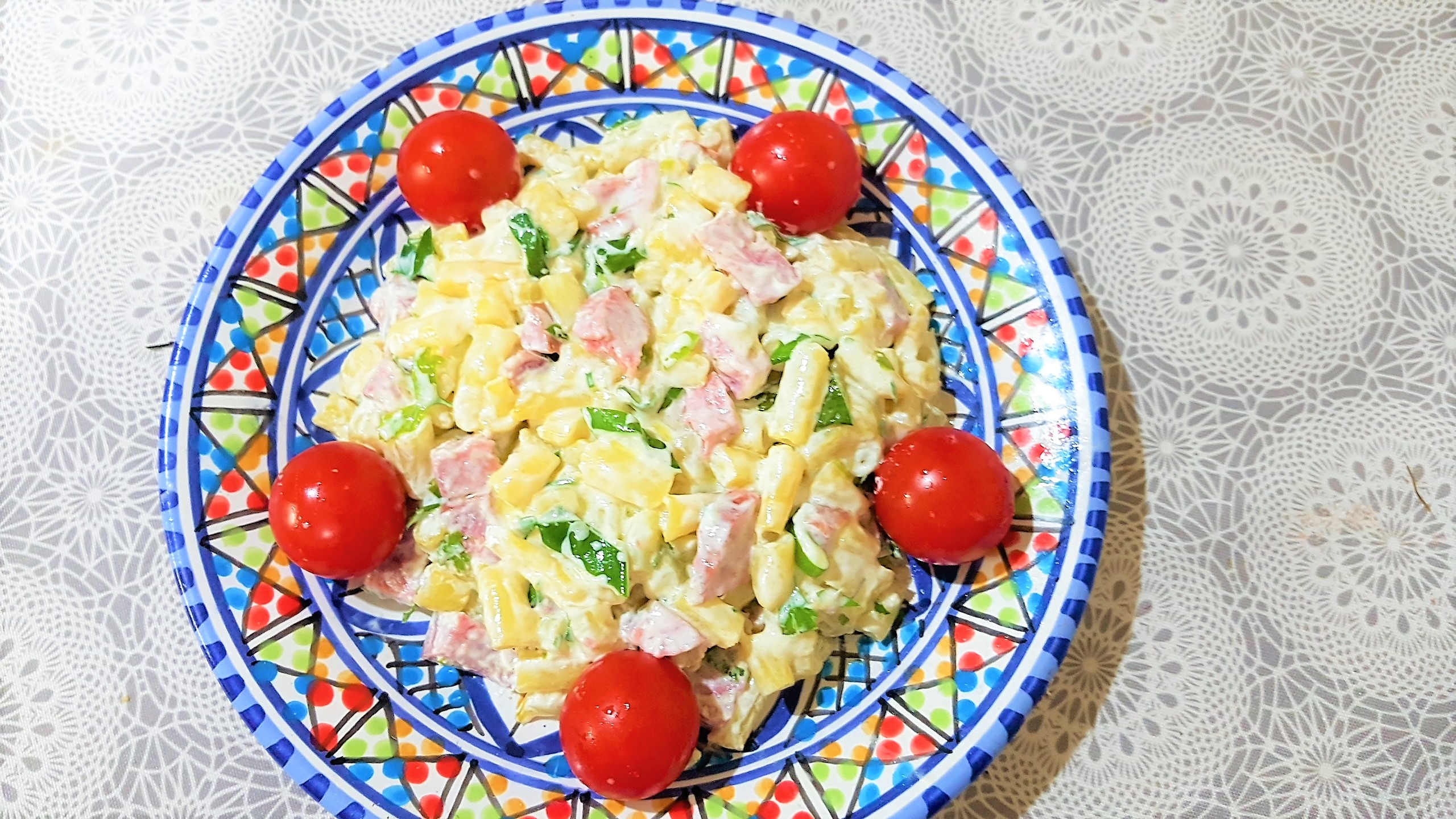 Salata de fasole verde cu salam si iaurt