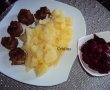 Chiftele cu cartofi si salata de sfecla-8