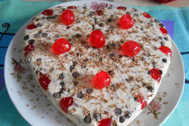 Desert tort inimioara, din inghetata de vanilie si ciocolata - Reteta nr. 600