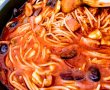 Spaghete cu sos de rosii, masline si sunca-2