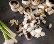 Ciuperci champignon cu vin alb si smantana-3