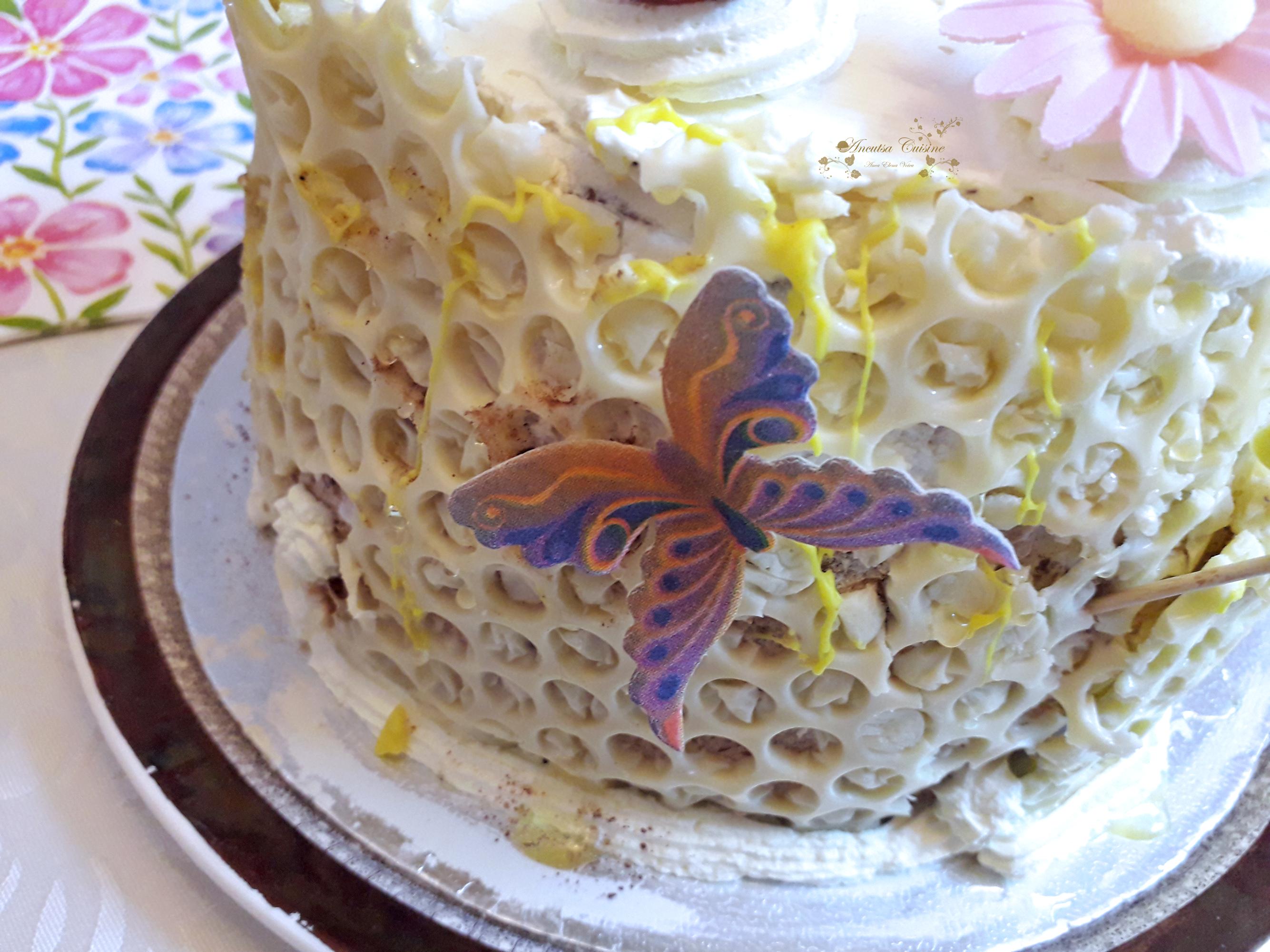 Desert tort cu faguri si albine