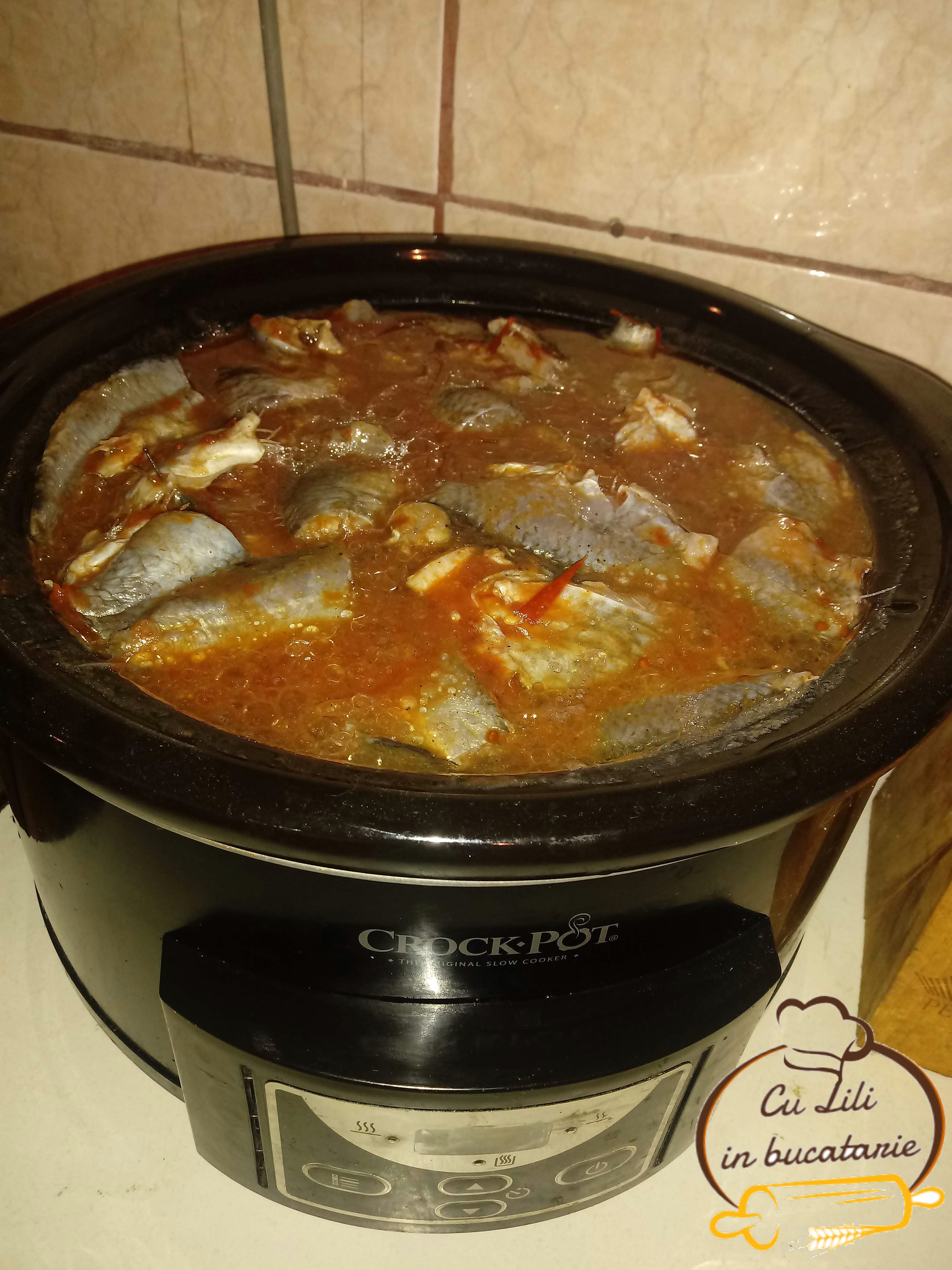 Conserva de peste in bulion la slow cooker Crock-Pot