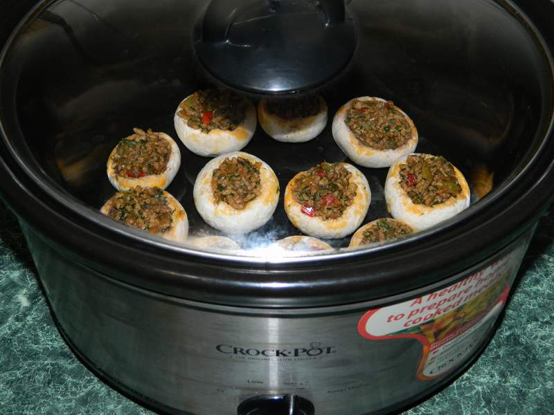 Ciuperci umplute cu carne la slow cooker Crock-Pot