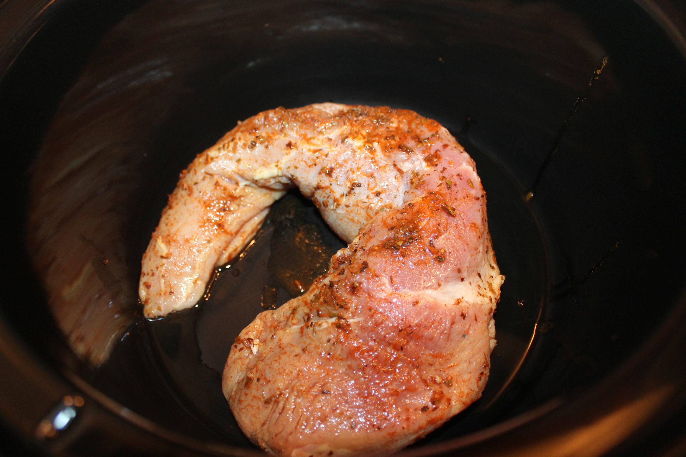 Muschiulet de porc cu castane de apa si rosii cherry la slow cooker Crock-Pot