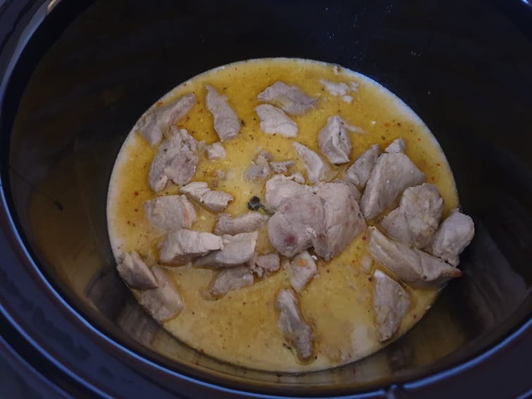 Carne de porc in sos de lapte de cocos la slow cooker Crock-Pot
