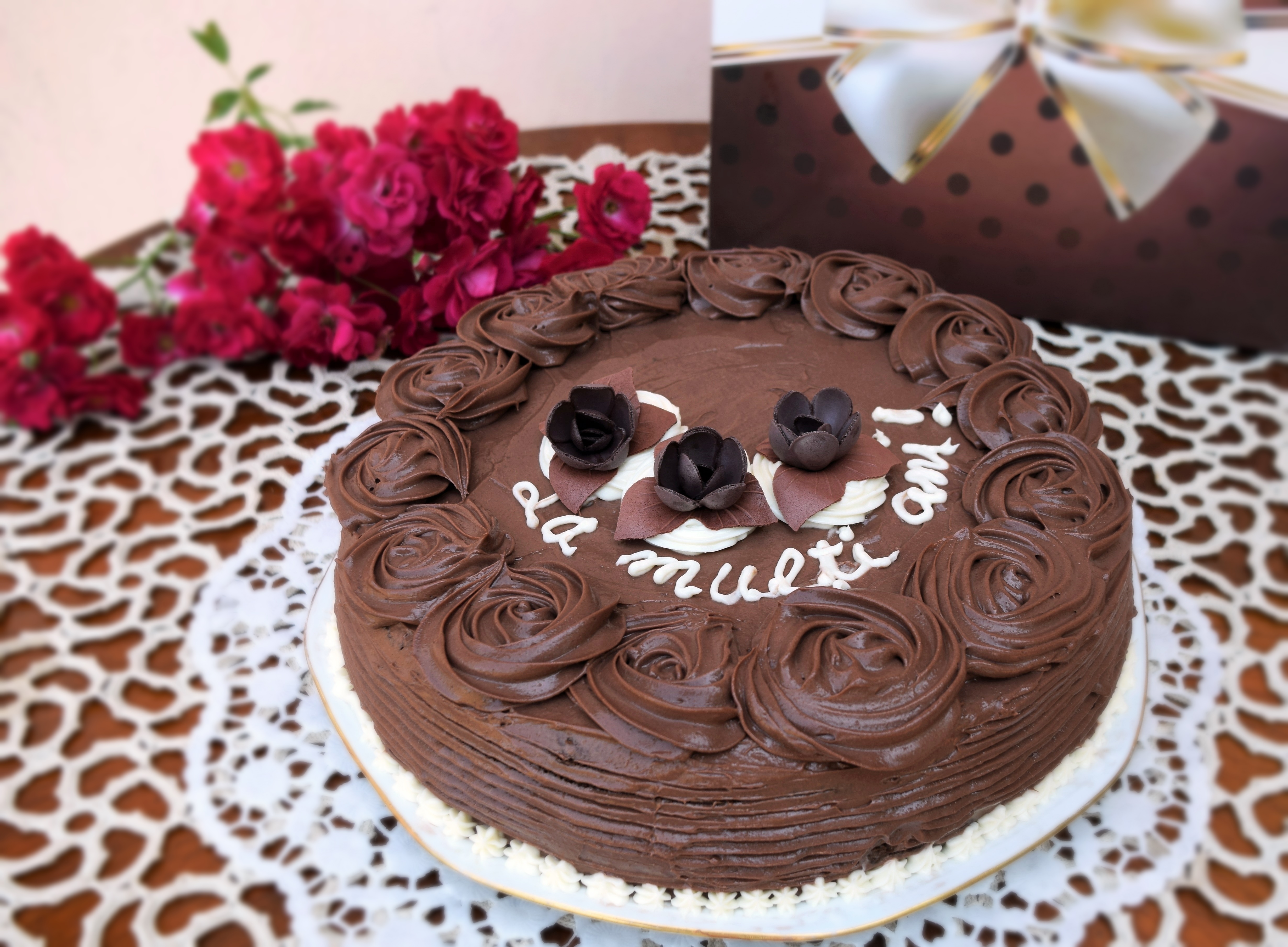 Desert tort cu ciocolata si crema de vanilie