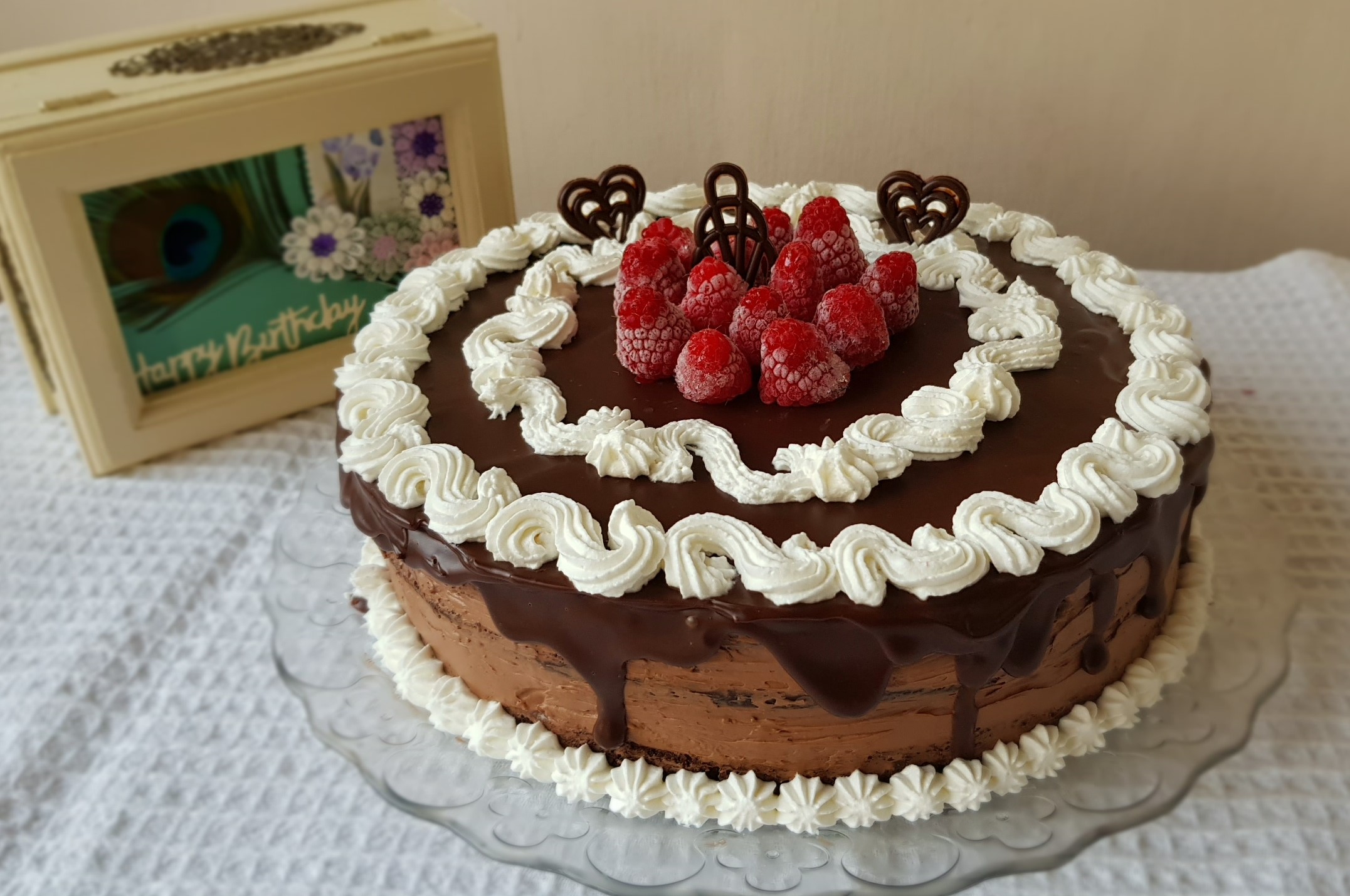 Desert tort cu crema de ciocolata si gem de zmeura - reteta nr. 900