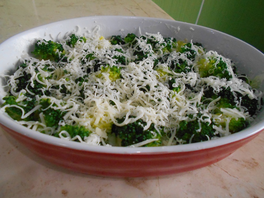 Budinca de broccoli, cu branzeturi