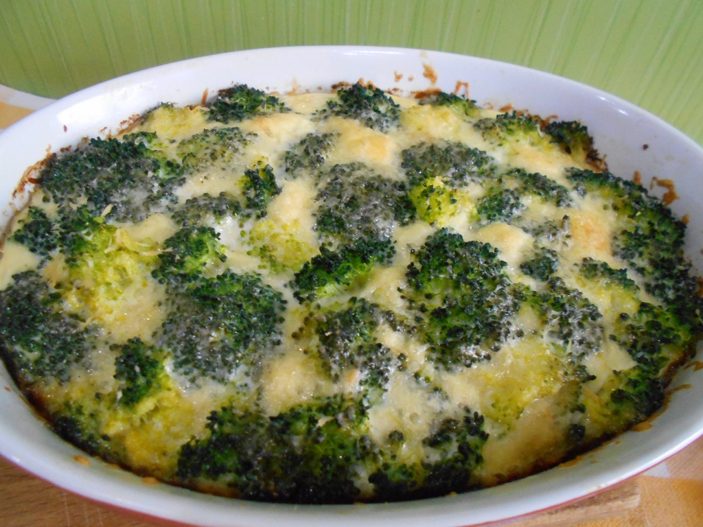 Budinca de broccoli, cu branzeturi