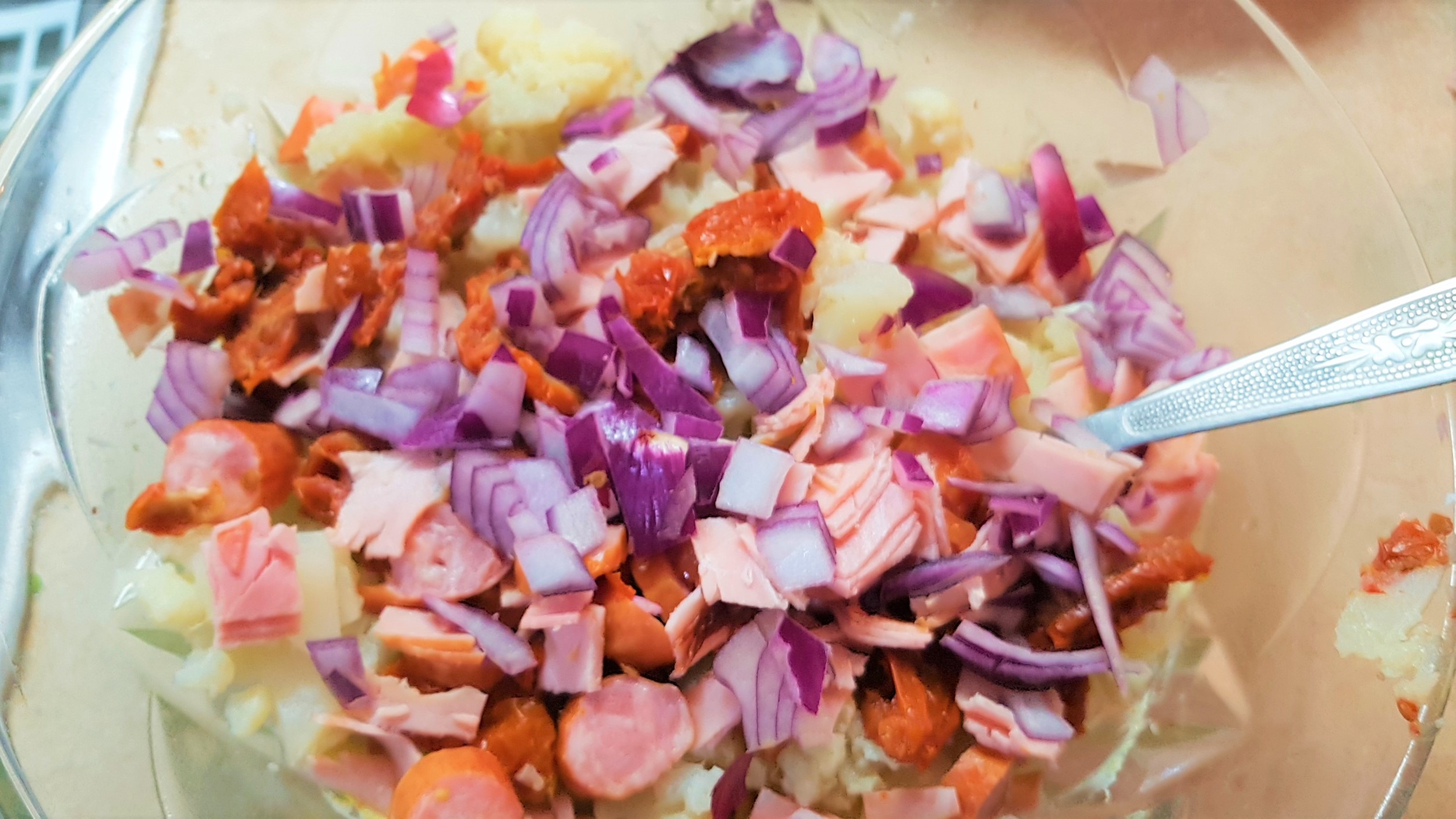 Salata de conopida cu rosii uscate si cabanos