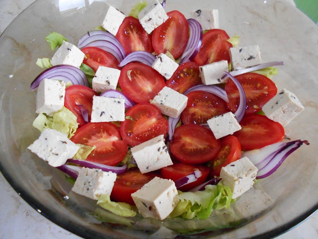 Salata de rosii cu branza tofu
