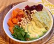 Salata de quinoa, avocado, cartofi dulci si sfecla rosie-3