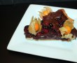 Desert tarta cu crema de ciocolata si fructe de padure-15