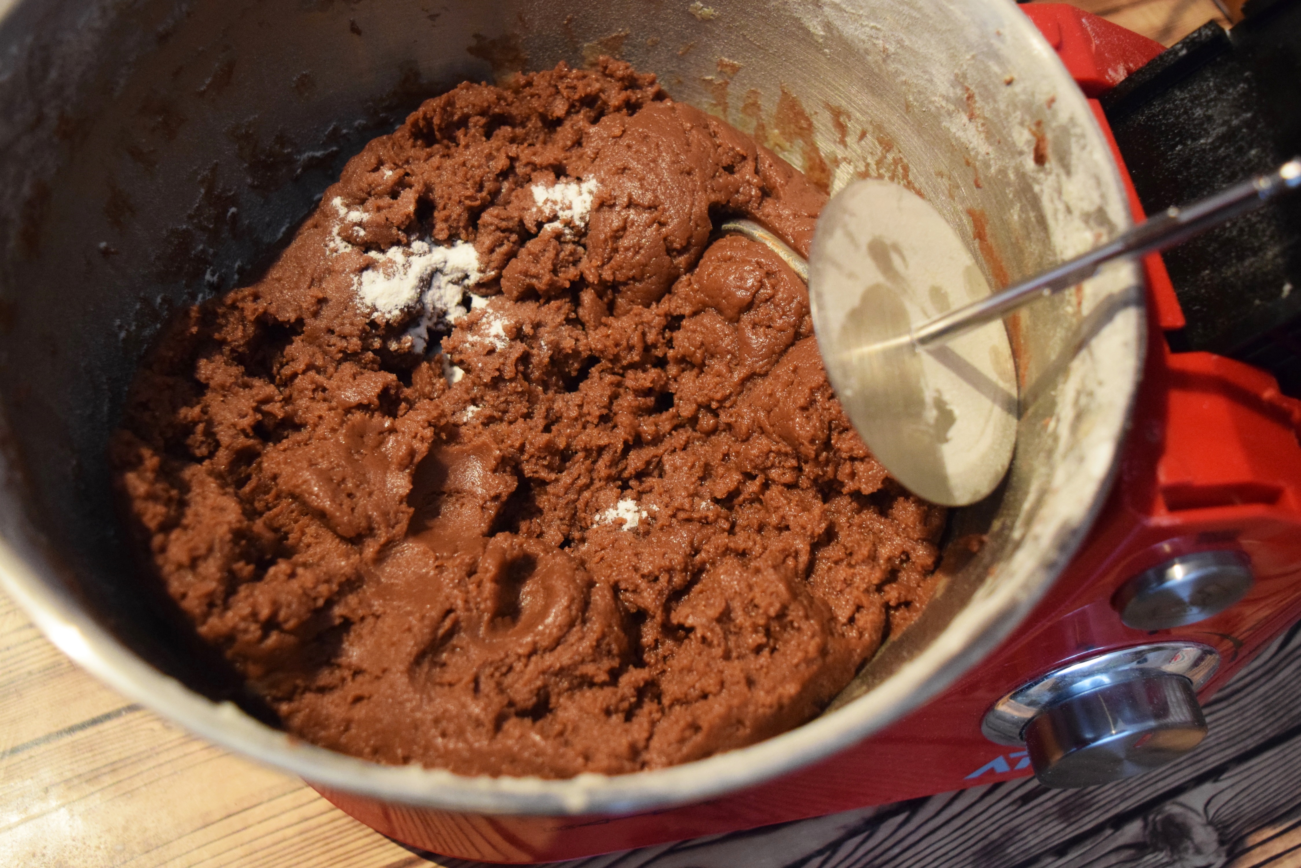 Desert nuci cu ciocolata in aluat si crema de nuci