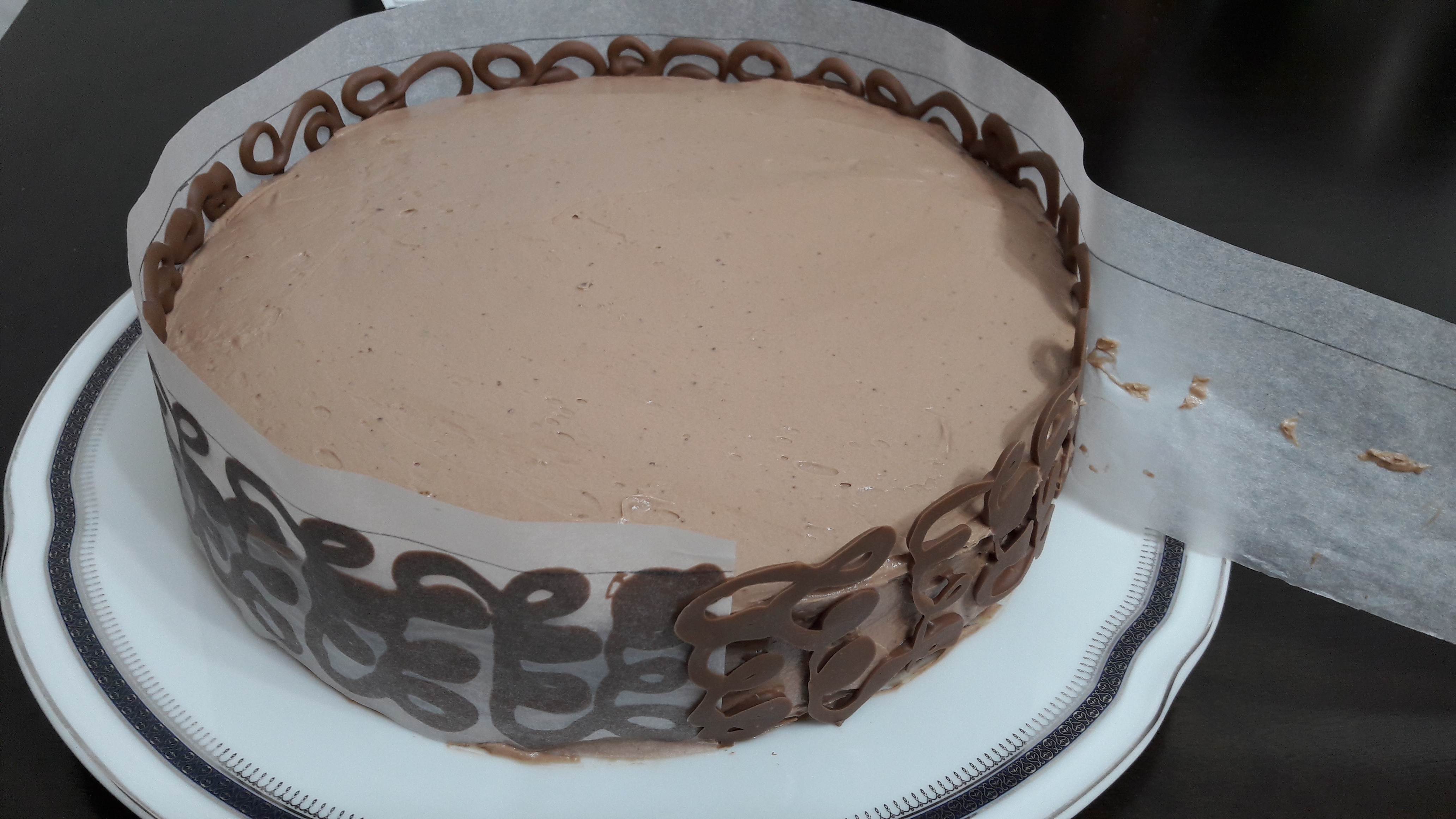 Desert tort cu mure, nuci si crema de ciocolata