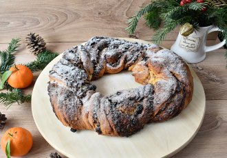 Desert cozonac coronita cu crema de nuca si fructe uscate
