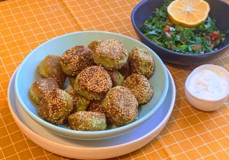 Falafel cu salata tabouleh