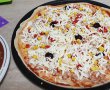 Pizza cu ton si porumb-3