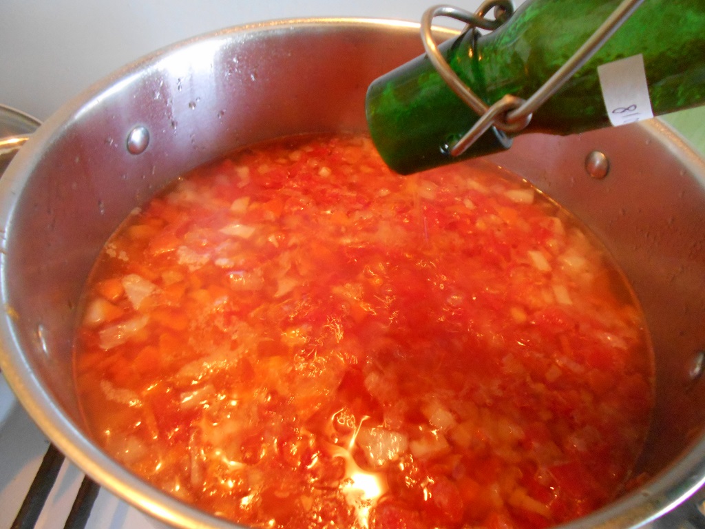 Supa de rosii, cu telemea si crutoane aromatizate