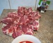 Ceafa de porc la cuptor cu sos de rosii si usturoi-2