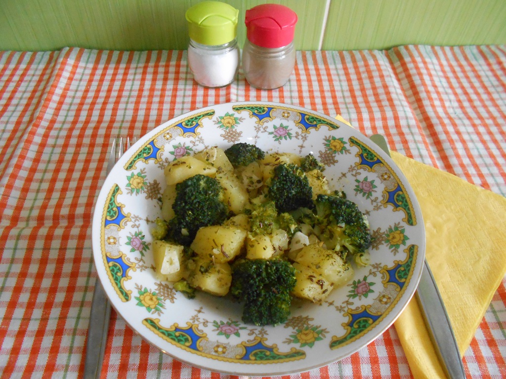 Sote de cartofi si broccoli, cu chimen