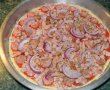 Pizza cu carnati si mozarella-7