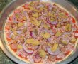 Pizza cu carnati si mozarella-8