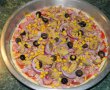 Pizza cu carnati si mozarella-10