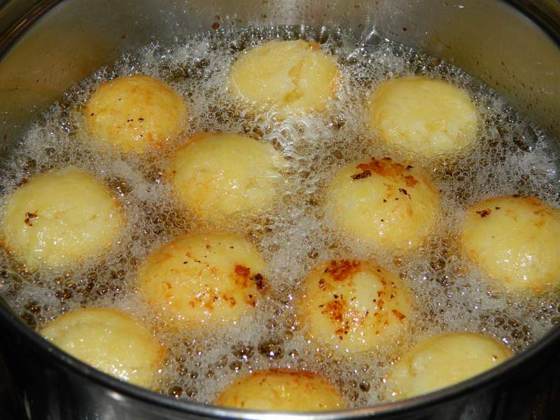 Aperitiv bulete de cartofi