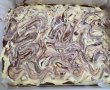 Desert prajitura marmorata cu branza si stafide-14