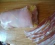 Piept de pui umplut cu branzeturi si invelit in bacon-3