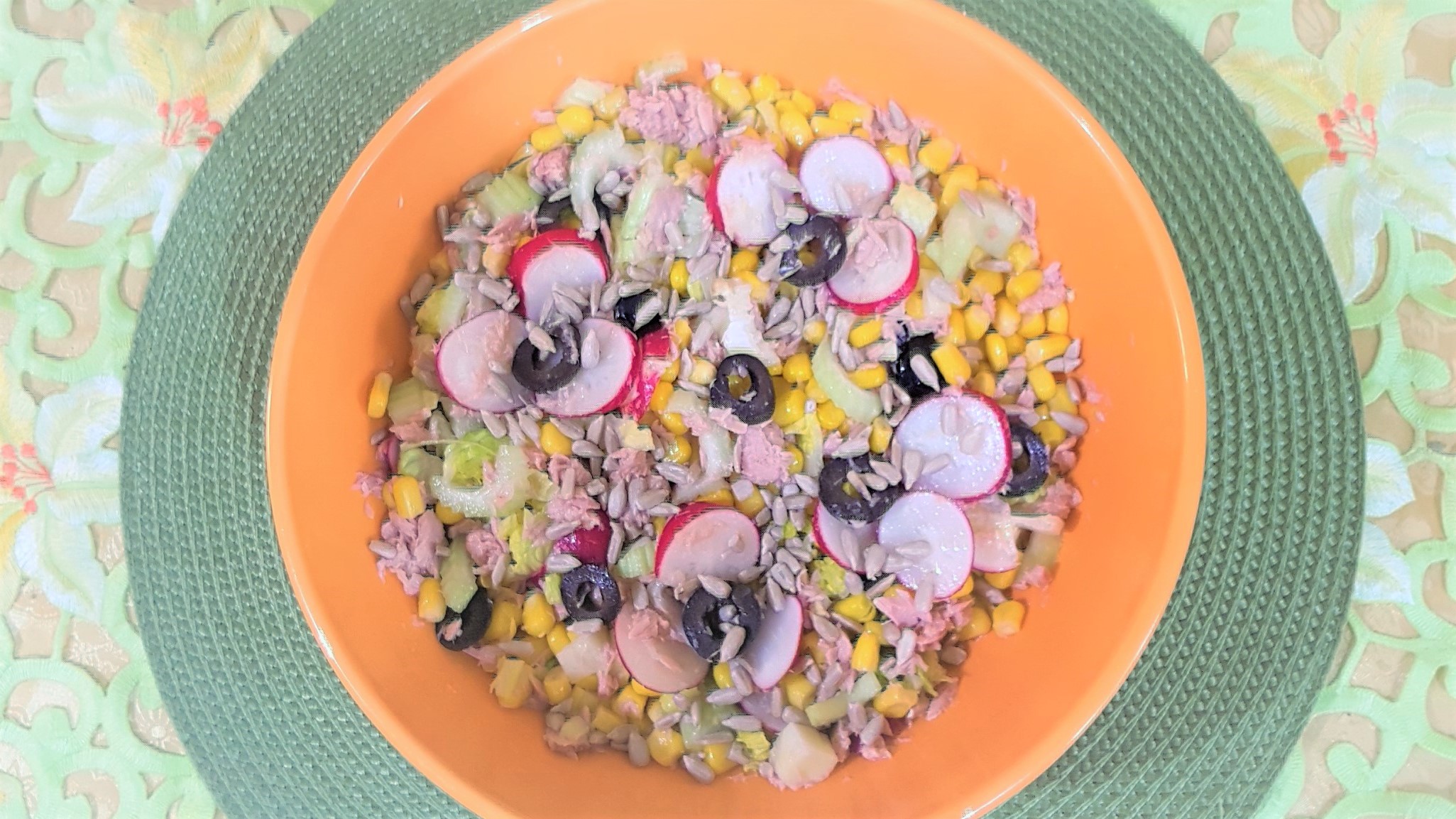 Salata de ton cu boabe de porumb