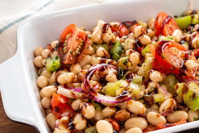 Salata de fasole cu dovlecei si otet balsamic
