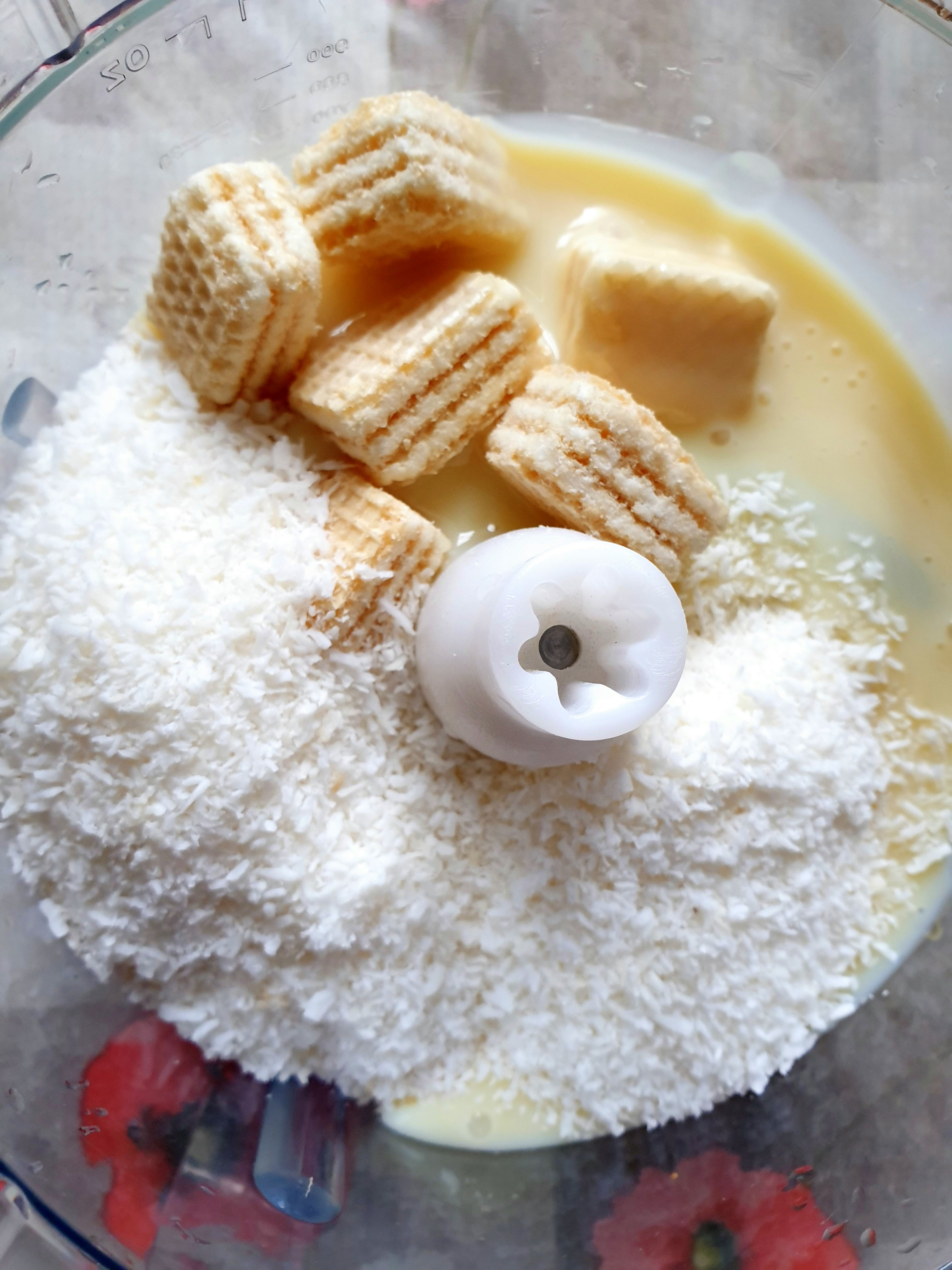 Desert bomboane cu nuca de cocos si lapte condensat (Raffaello)