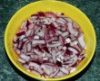Chiftelute cu ceapa rosie in sos de maioneza si smantana-1