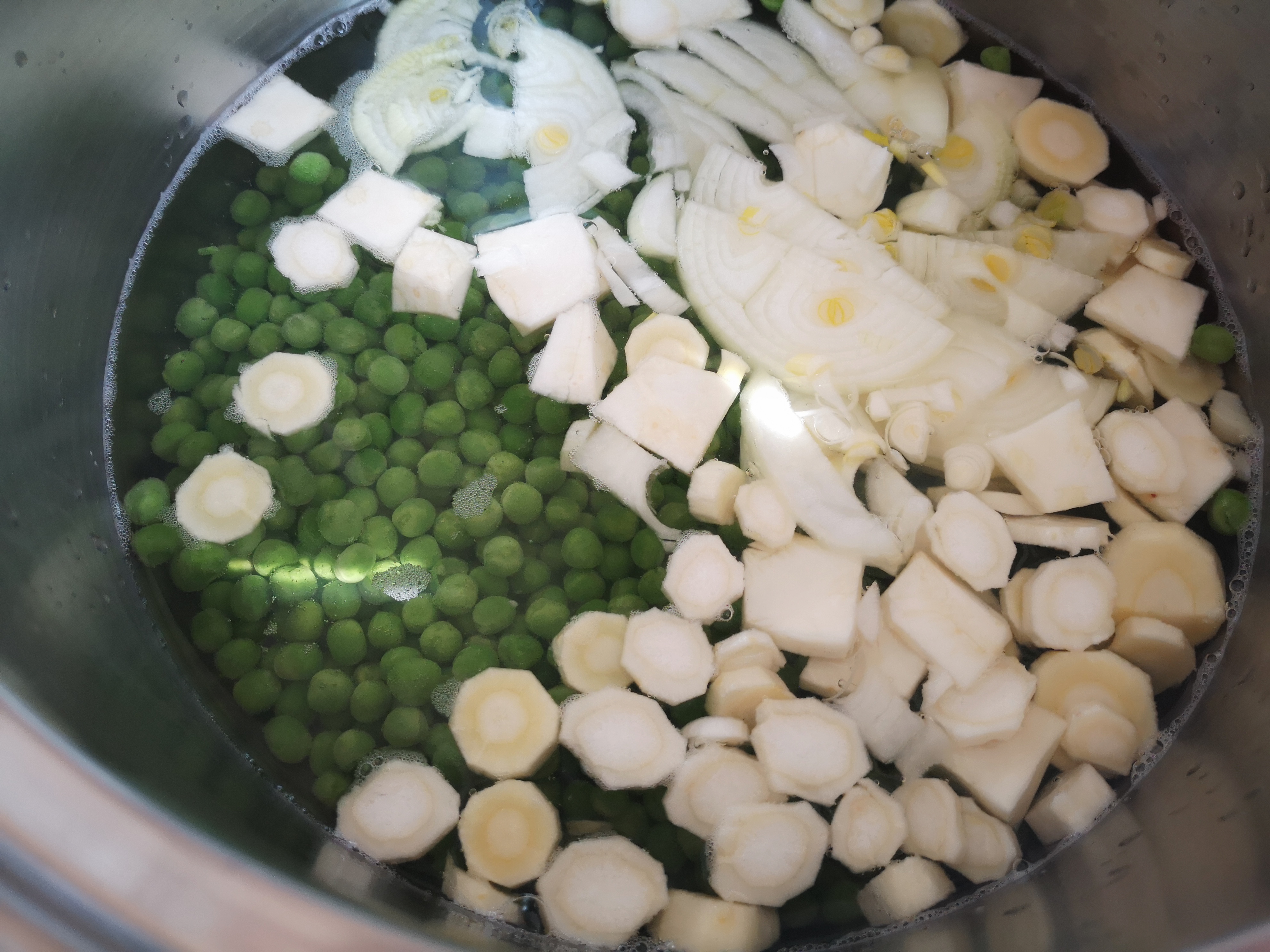 Supa crema de mazare, dovlecel si broccoli