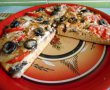 Pizza la tigaie, cu ciuperci, branzeturi si masline-13