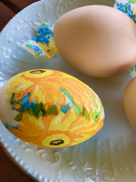 Oua decorate de Paste, dupa metoda servetelului