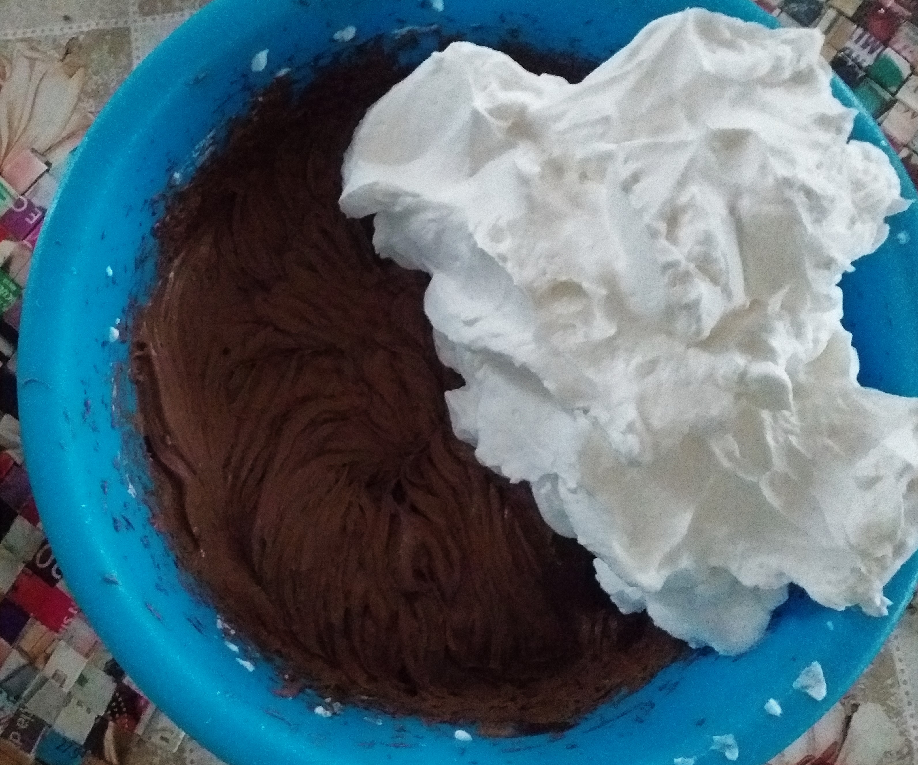 Desert tort cu crema de cafea si ciocolata